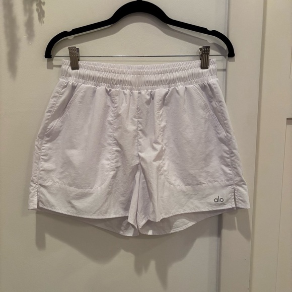 ALO Yoga Pants - ALO Yoga Alumni White Shorts 3" Inseam Pockets Drawstring Women's Size Small